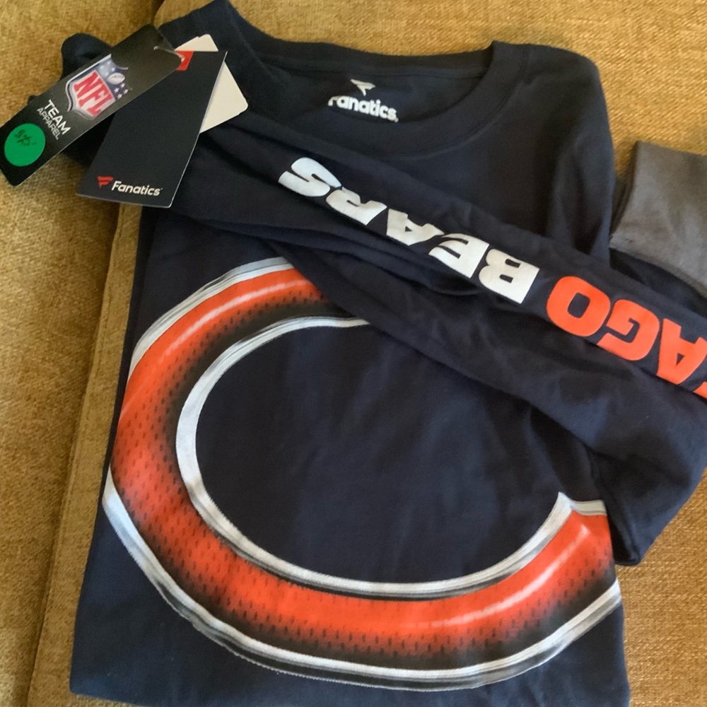 Women’s Chicago Bears small pull-over light weight tee shirt ONLY.